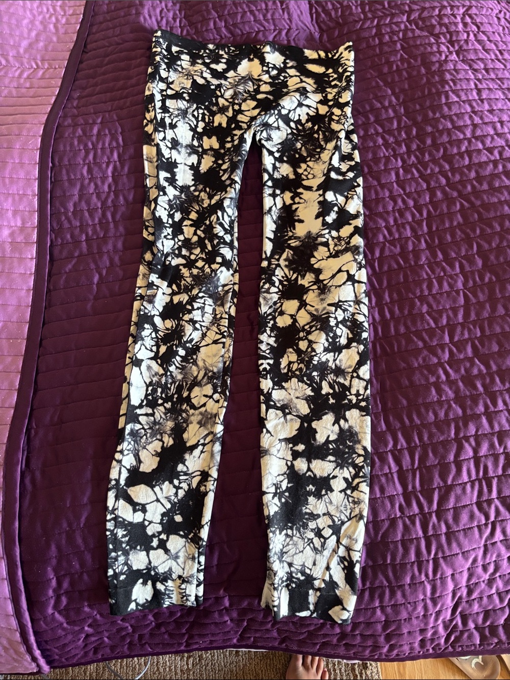 Xhilaration Black and White Tie-Dye Leggings